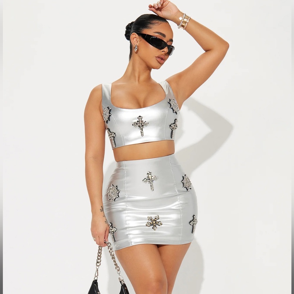 New with tags Fashion Nova Rosalia metallic skirt set